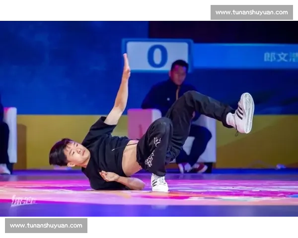 状元天赋炸场!文班 2+1 点燃全场,40+15 统治赛场 状元天赋炸场!文班 2+1 点燃全场,40+15 统治赛场