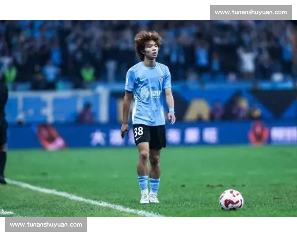 半场战报：申花 1-2 大连英博 吕焯毅世界波点燃赛场