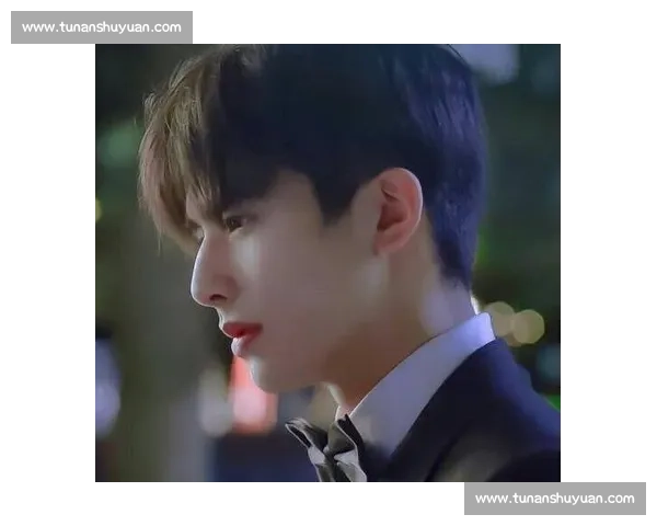 建模脸配雕塑身！宋威龙的反差杀太绝