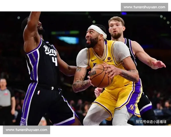 湖人对决热火第三战录像回顾詹眉统治力全面解析关键回合与战术细节深度复盘